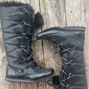 +++++SOLD++++++ 2000s Black Nike Apres High Winter Boots Pom Pom Side Zip 8